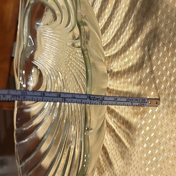 Seashell Shaped Clear Glass Bowl / Dish - Picture 5 of 8